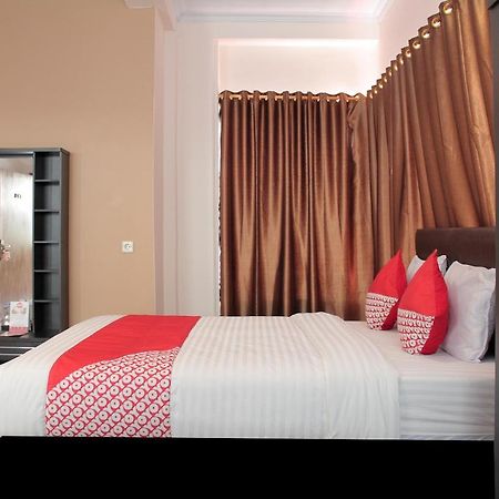 Hotel Oyo 222 M@Jayakarta Extérieur photo